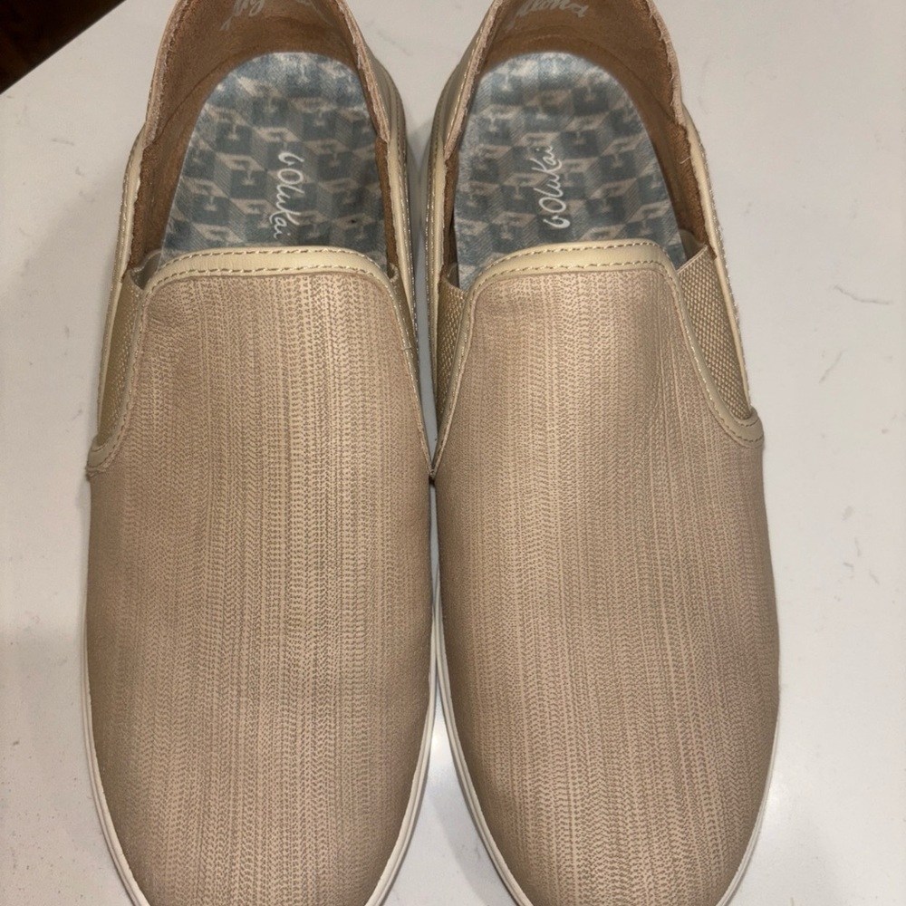 OluKai Tan Flats Slip-On Loafers Sz 10 EUC